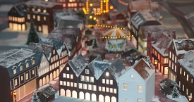 Interaktiver Miniatur-Weihnachtsmarkt