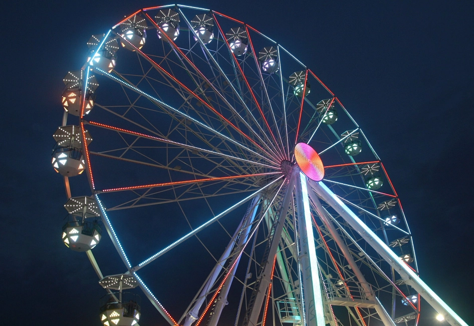 Das Riesenrad wird vom Windthorstplatz einen einmaligen Blick über das weihnachtlich funkelnde Meppen in einer Höhe von bis zu 40 Metern bieten.